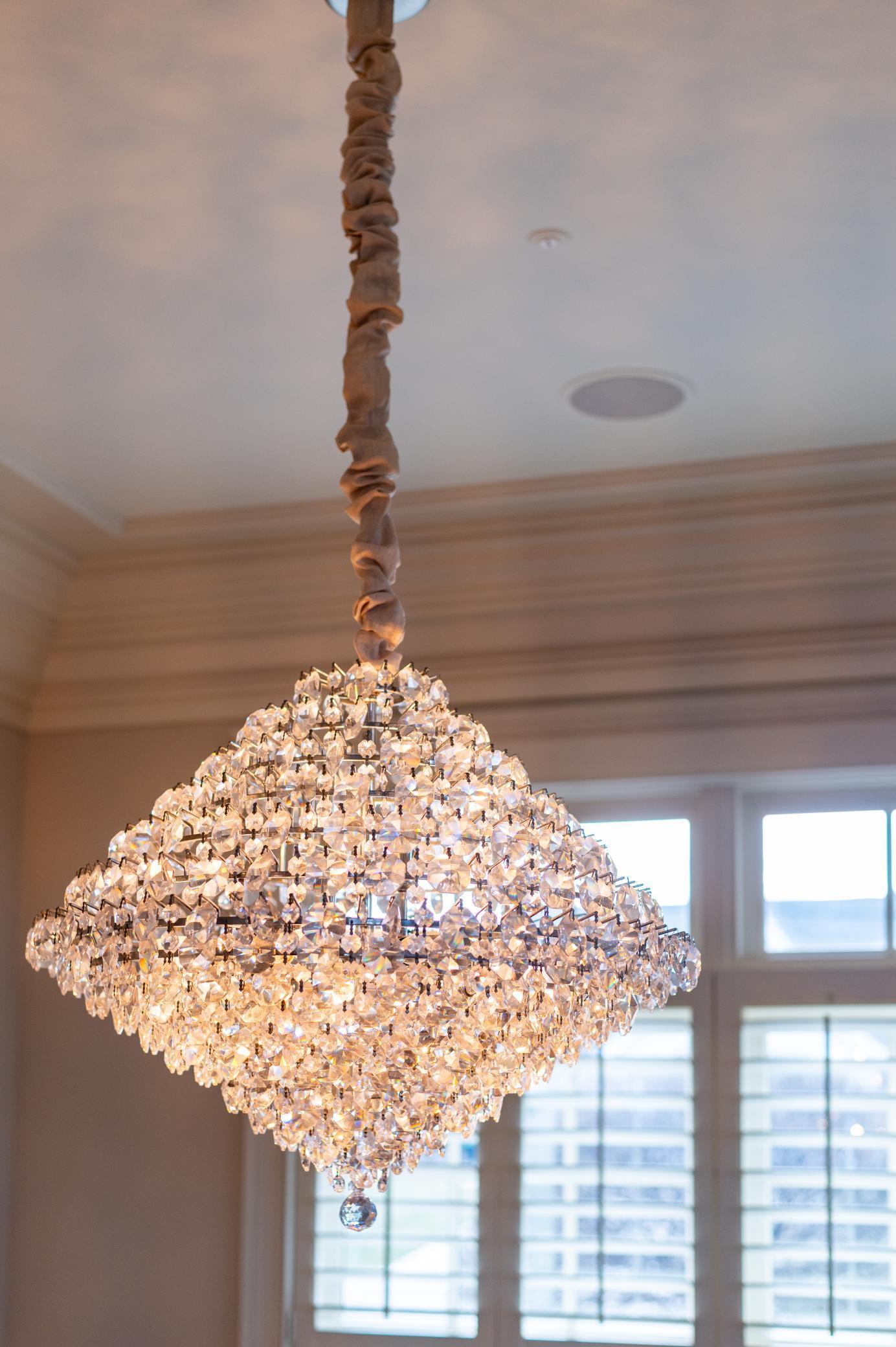 Stunning crystal chandelier!