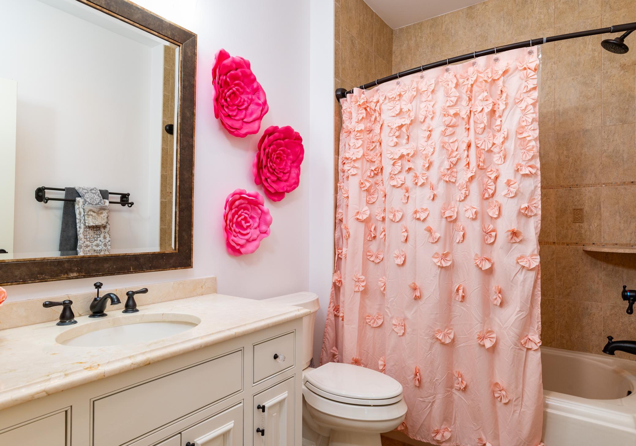 Full En Suite Bath in Second Bedroom