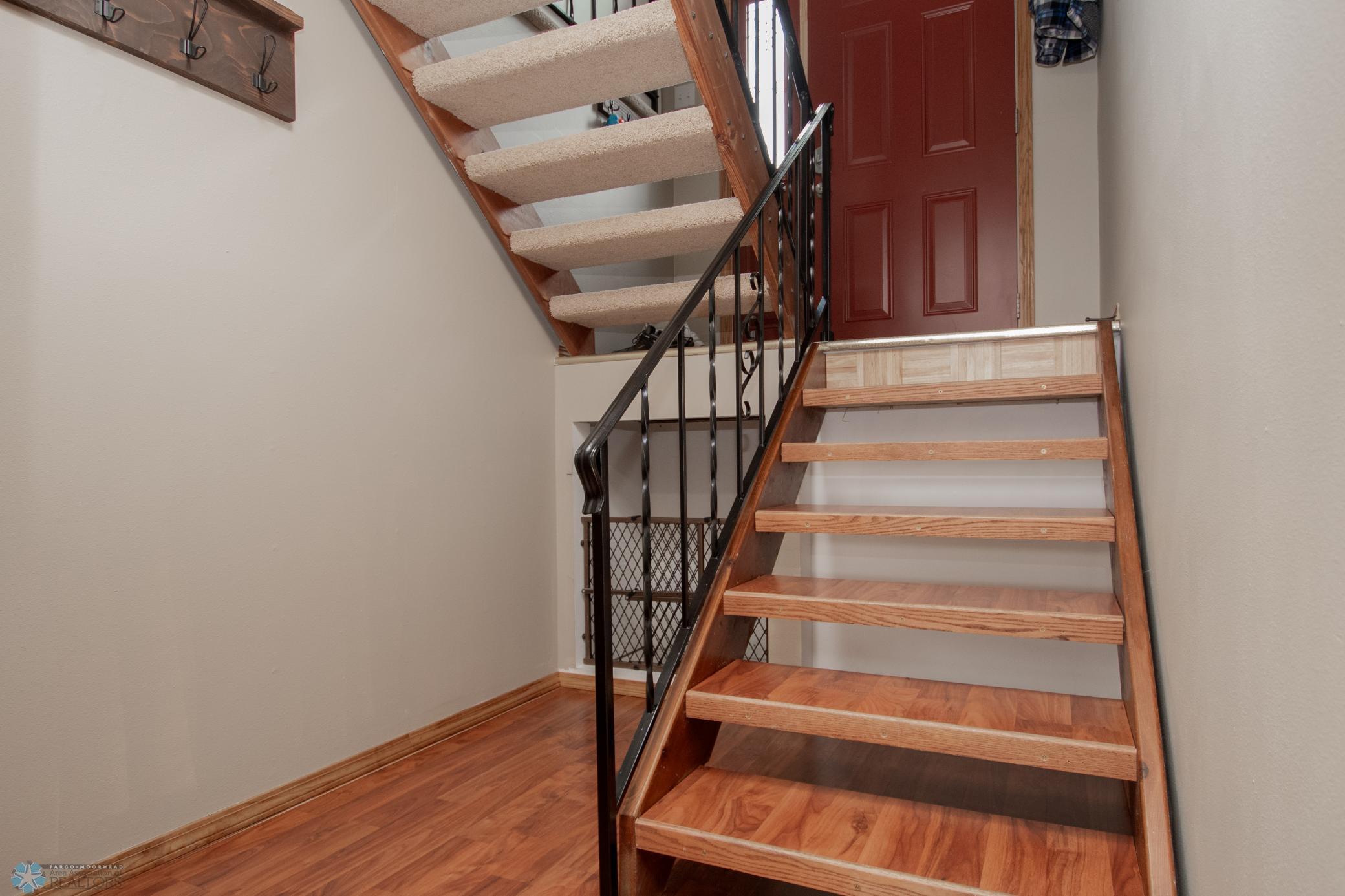 Stairs/Entry