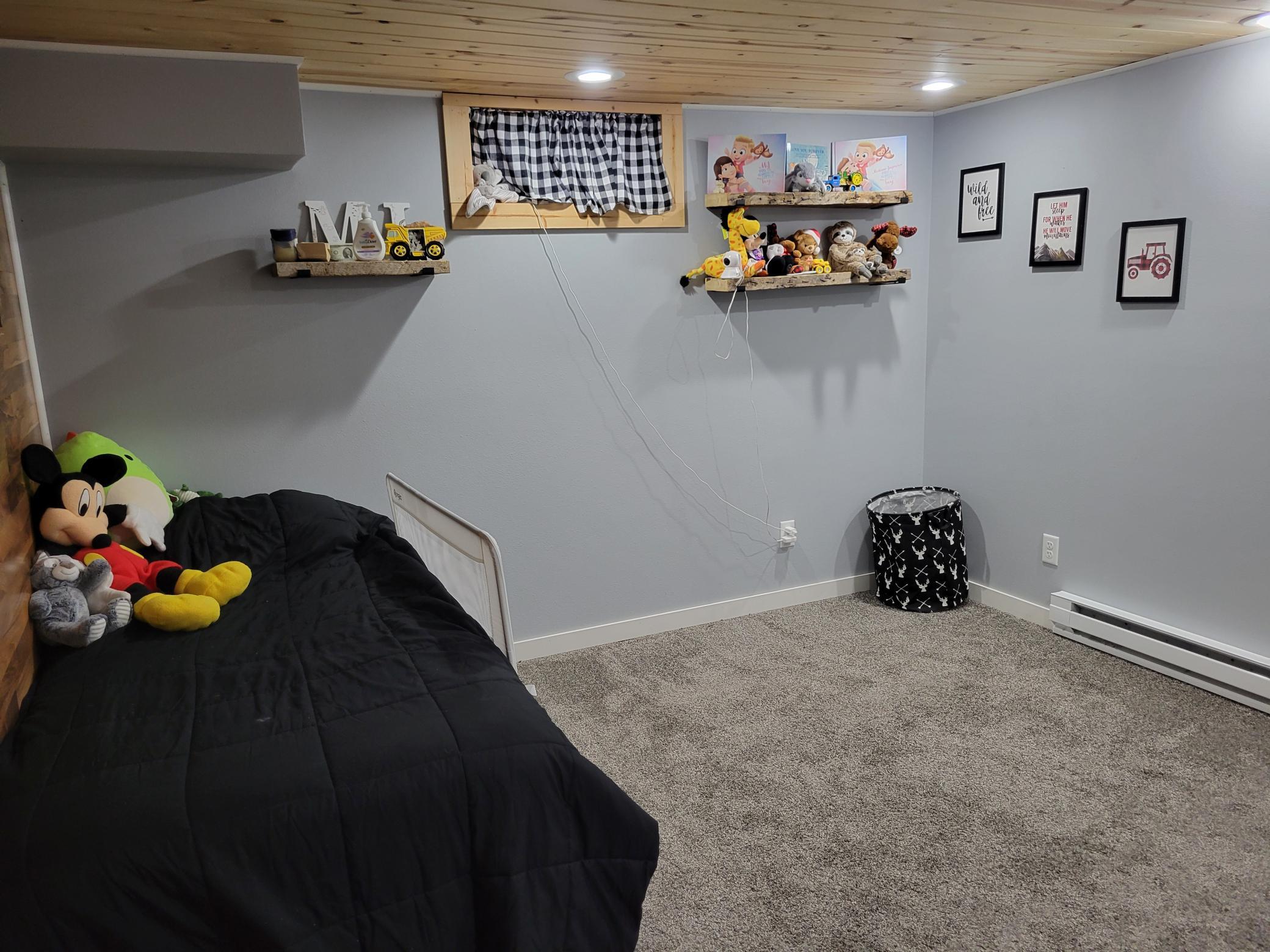 Lower level office/bonus room.