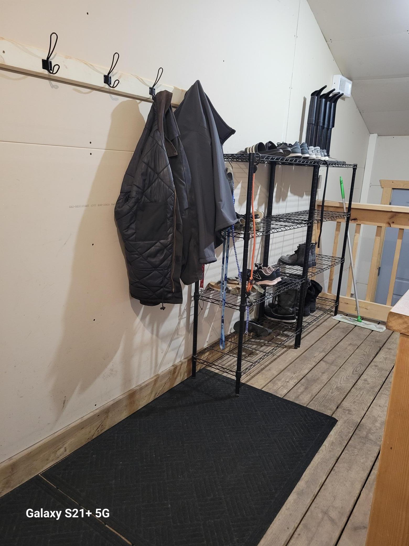 Large entry area in garage