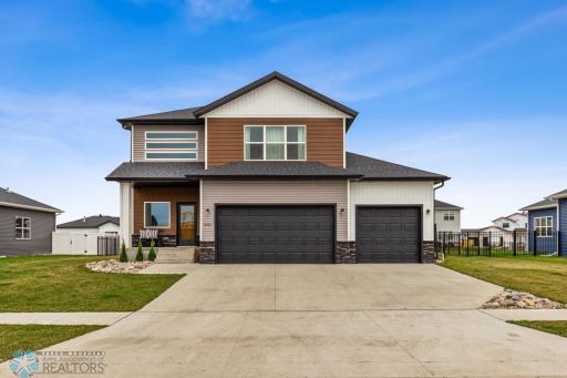 3051 Prairie Farms Circle S, Fargo, ND 58104