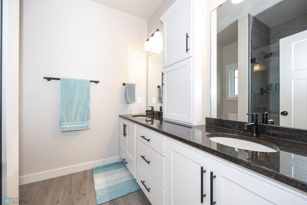 Primary Bath/Dual Vanity