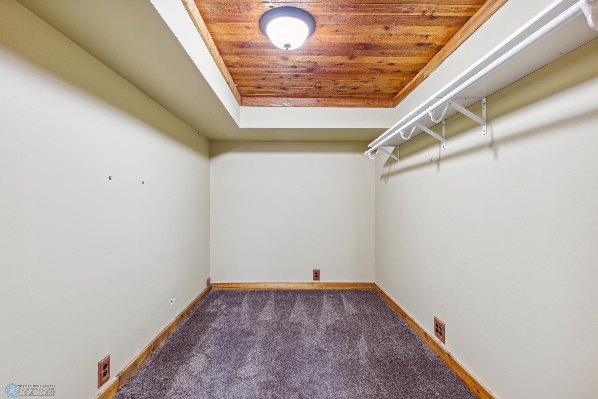 Walk-In-Closet