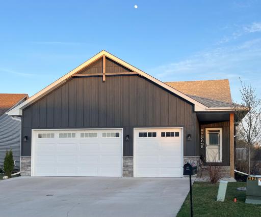 8949 Parkview Circle, Chisago City, MN 55013