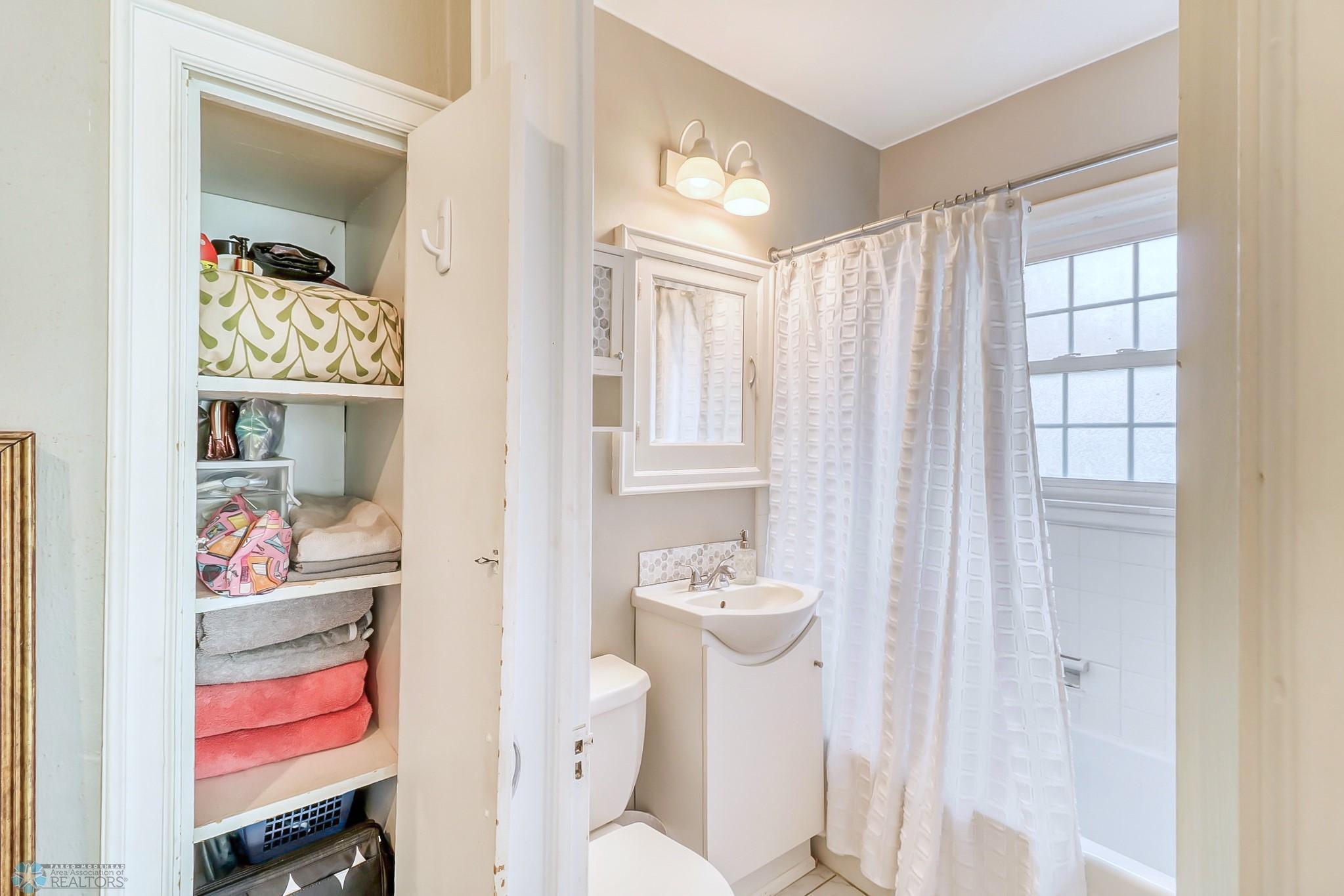 Bathroom1_2.jpg
