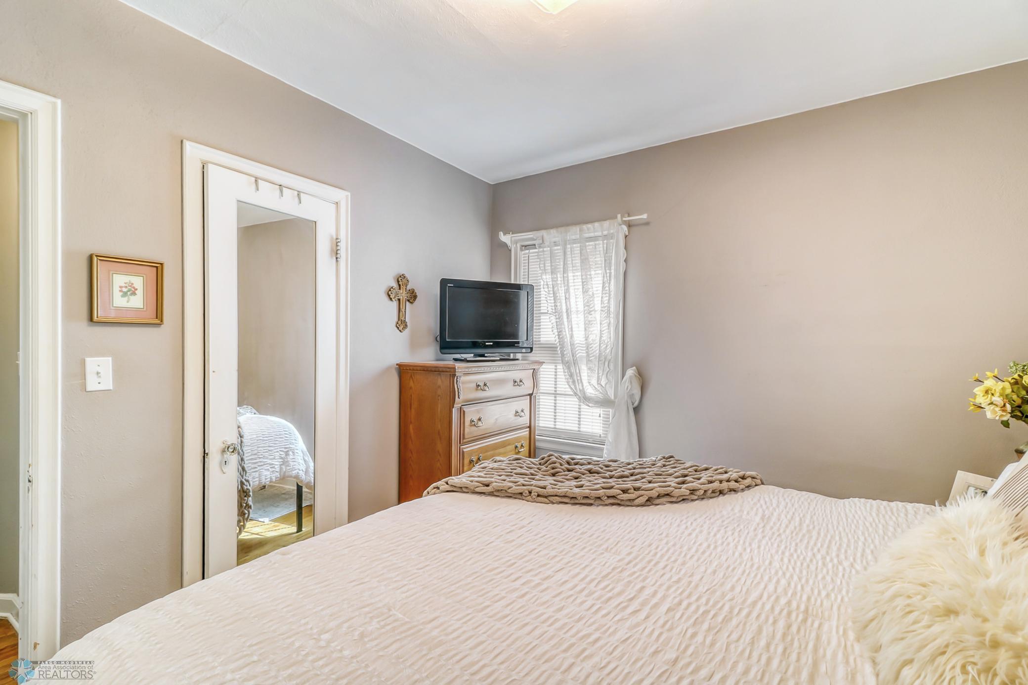 Bedroom1_2.jpg