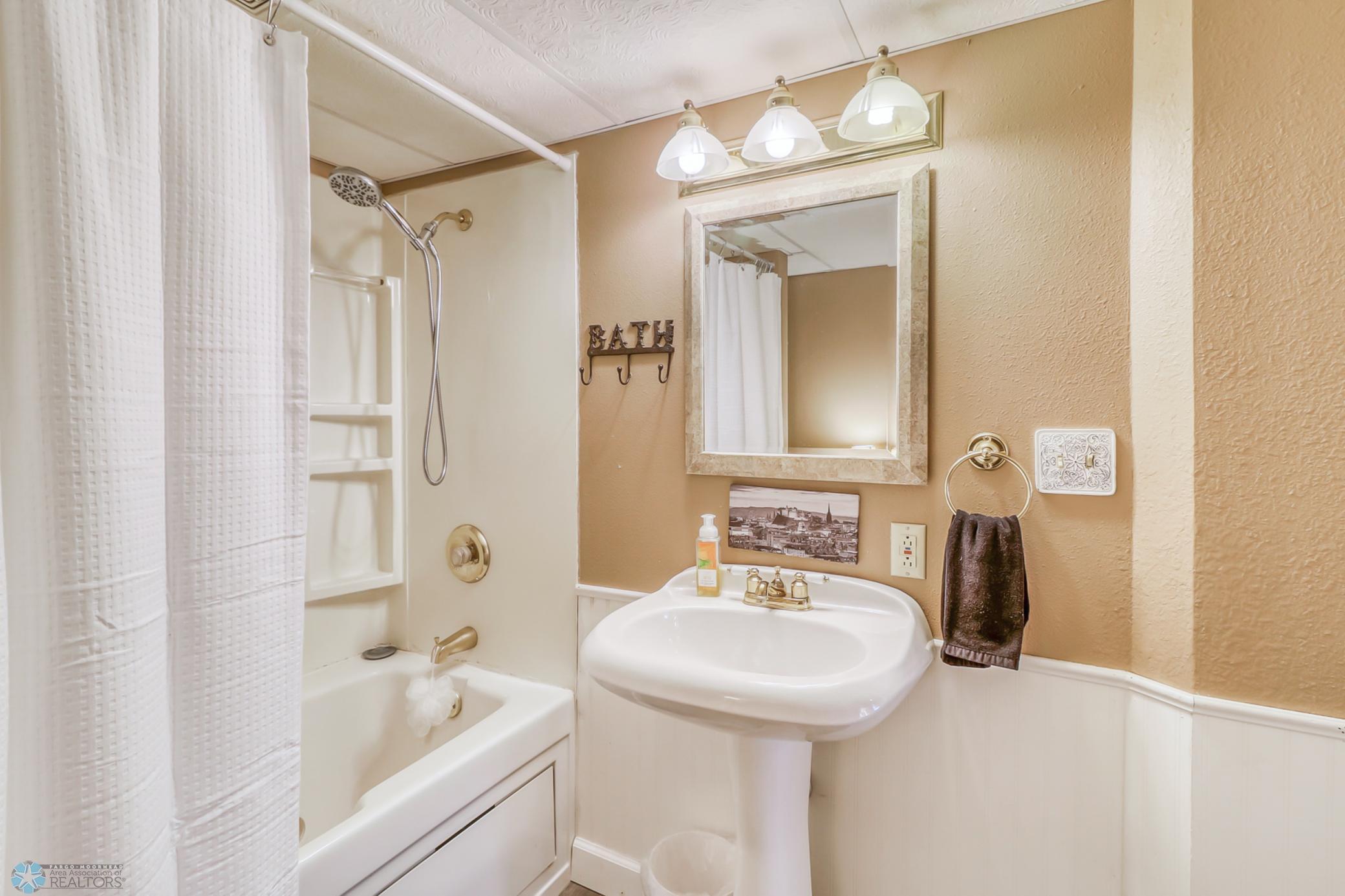 Basement Bathroom1_2.jpg