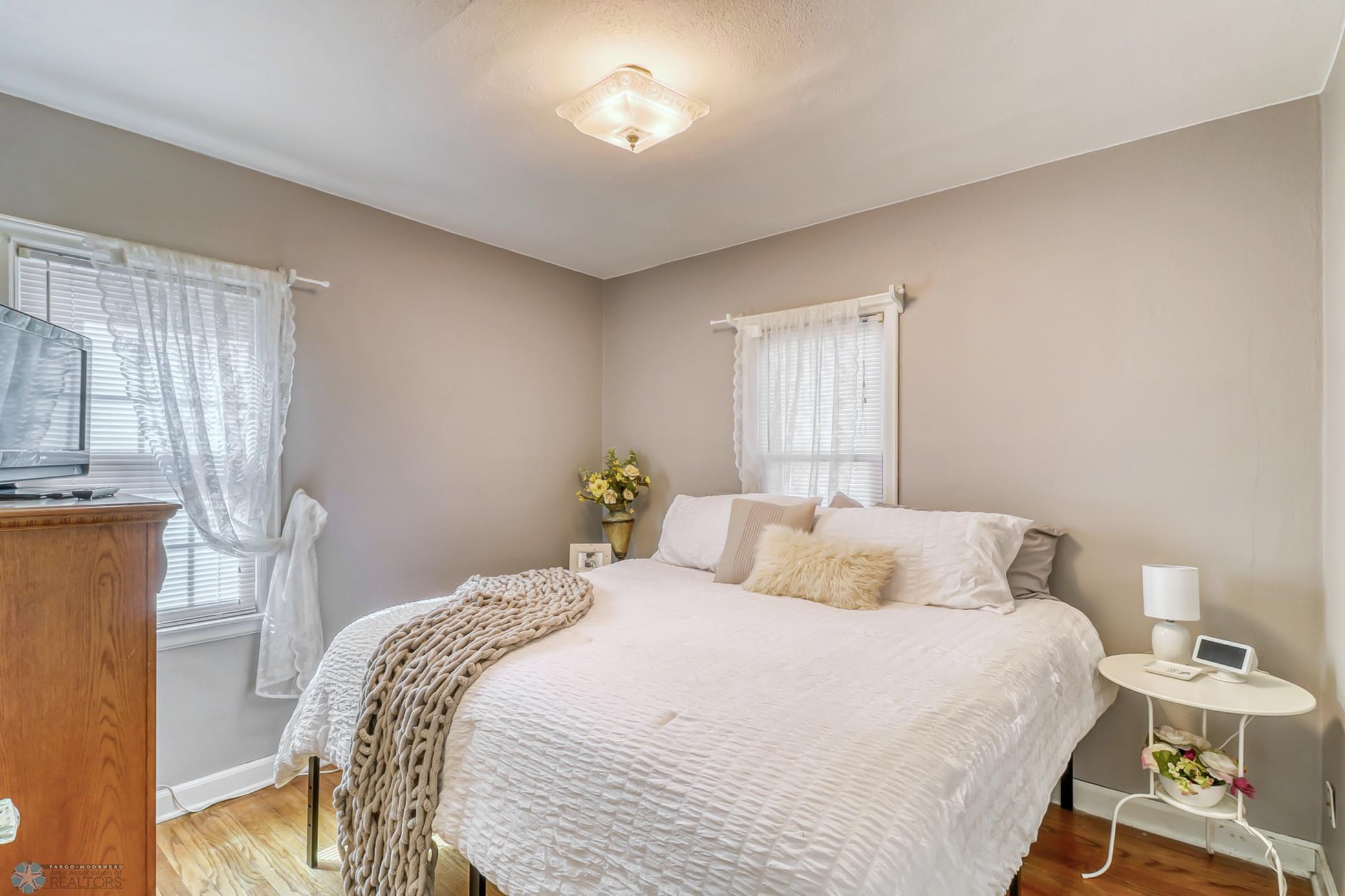 Bedroom1_1.jpg