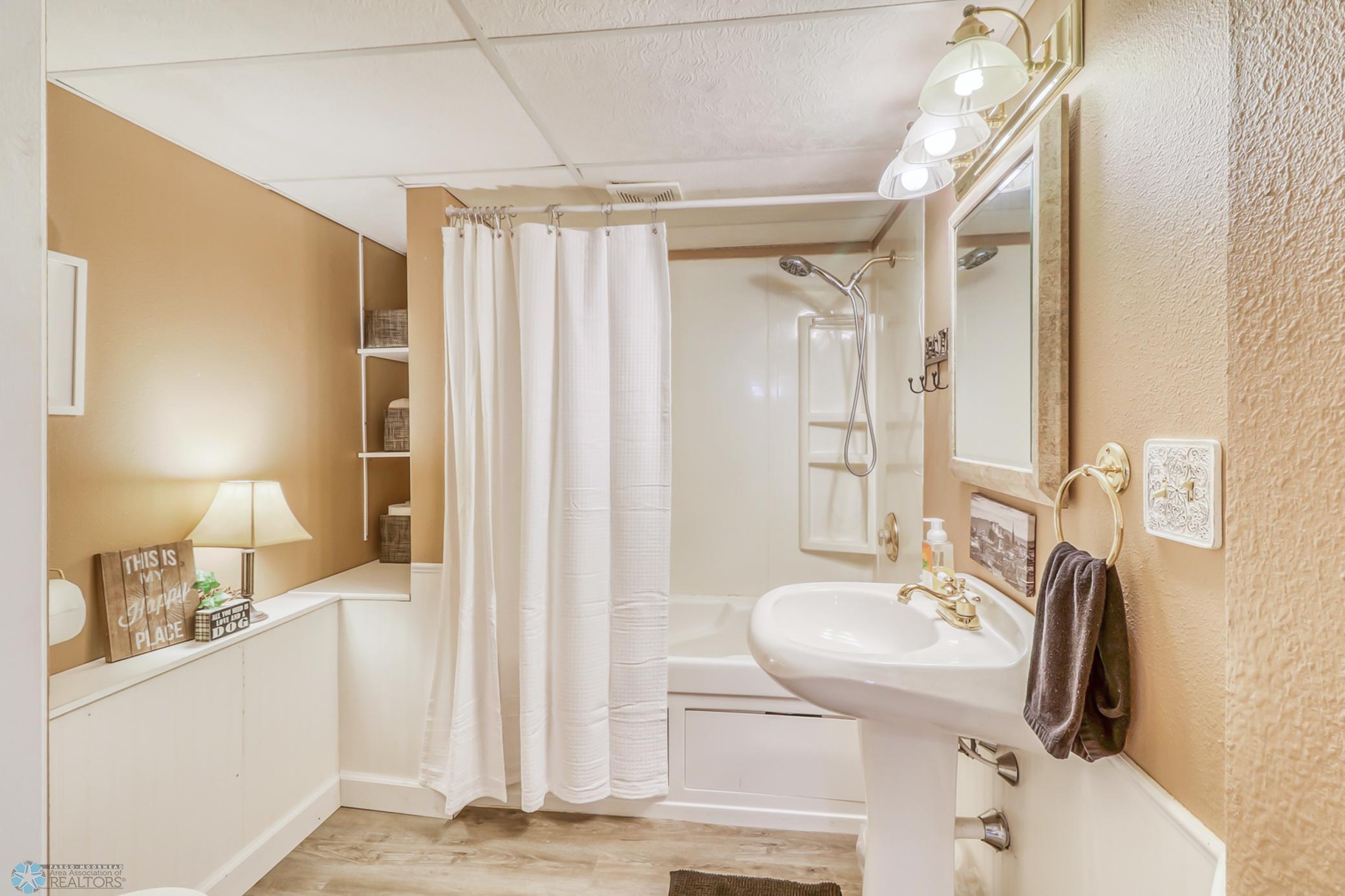 Basement Full Bathroom1_1.jpg