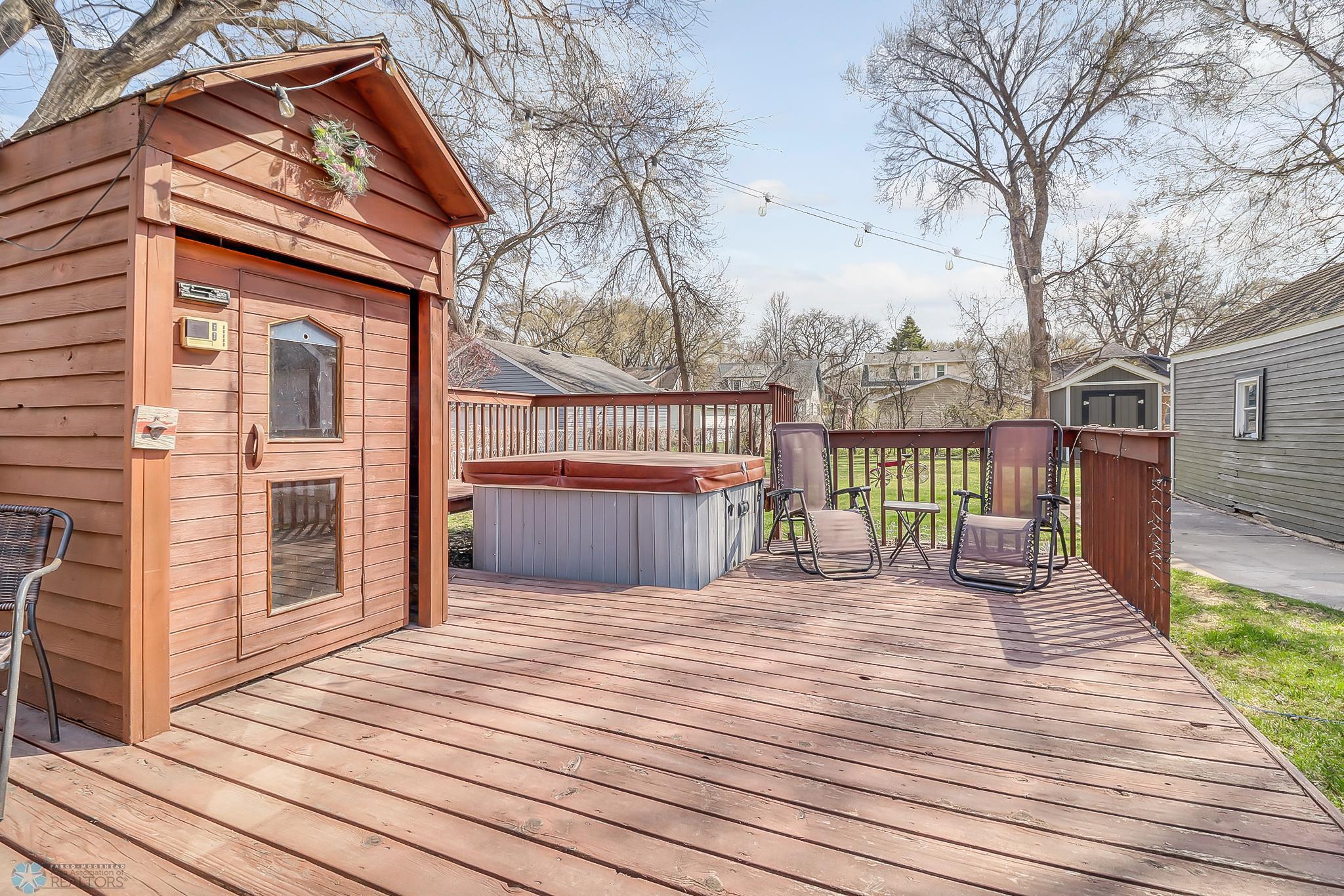 BackyardDeck1_1.jpg
