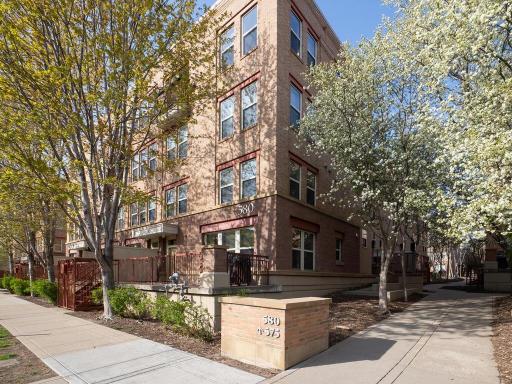 Welcome to your urban sanctuary in North Loop!