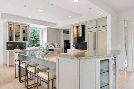 8697 Wynstone Pass, Eden Prairie, MN 55347