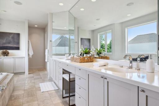 8697 Wynstone Pass, Eden Prairie, MN 55347