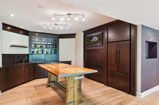 8697 Wynstone Pass, Eden Prairie, MN 55347