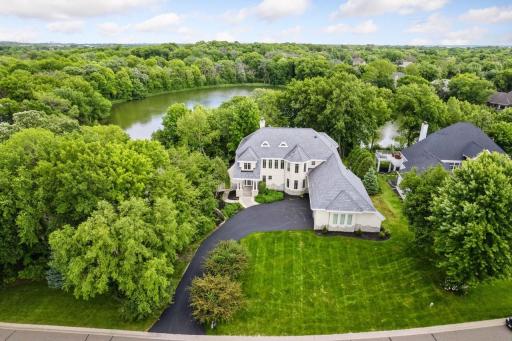 8697 Wynstone Pass, Eden Prairie, MN 55347