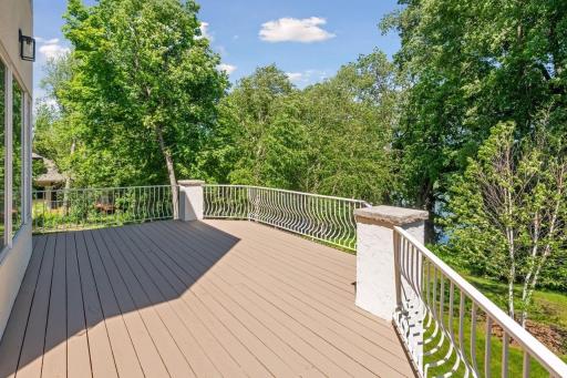 8697 Wynstone Pass, Eden Prairie, MN 55347