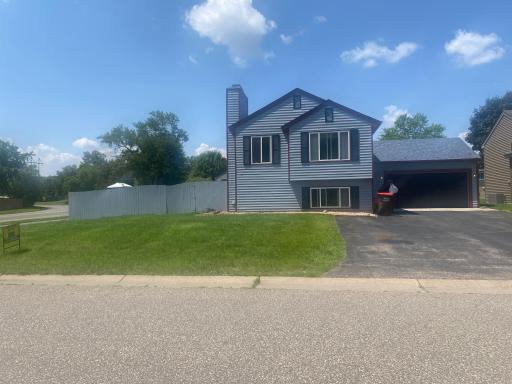 3850 Hallmark Avenue N, Saint Paul, MN 55128