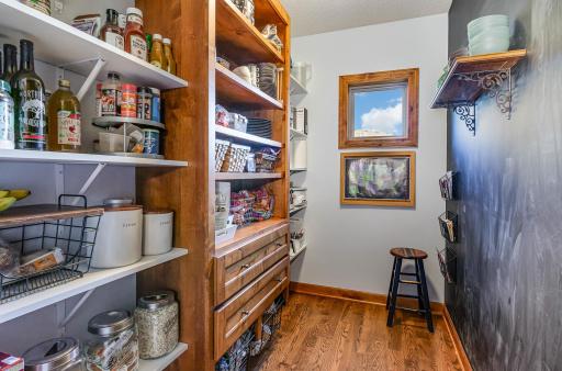 Stay organized with the walk-in pantry with shelves, drawers & a window for natural light!