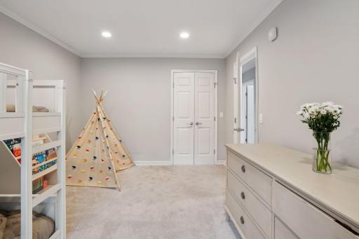 5600 Kellogg Place, Edina, MN 55424