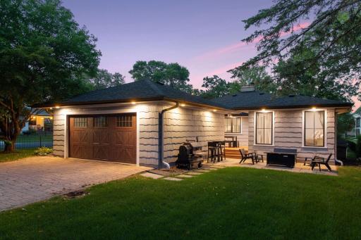 5600 Kellogg Place, Edina, MN 55424