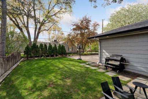 5600 Kellogg Place, Edina, MN 55424