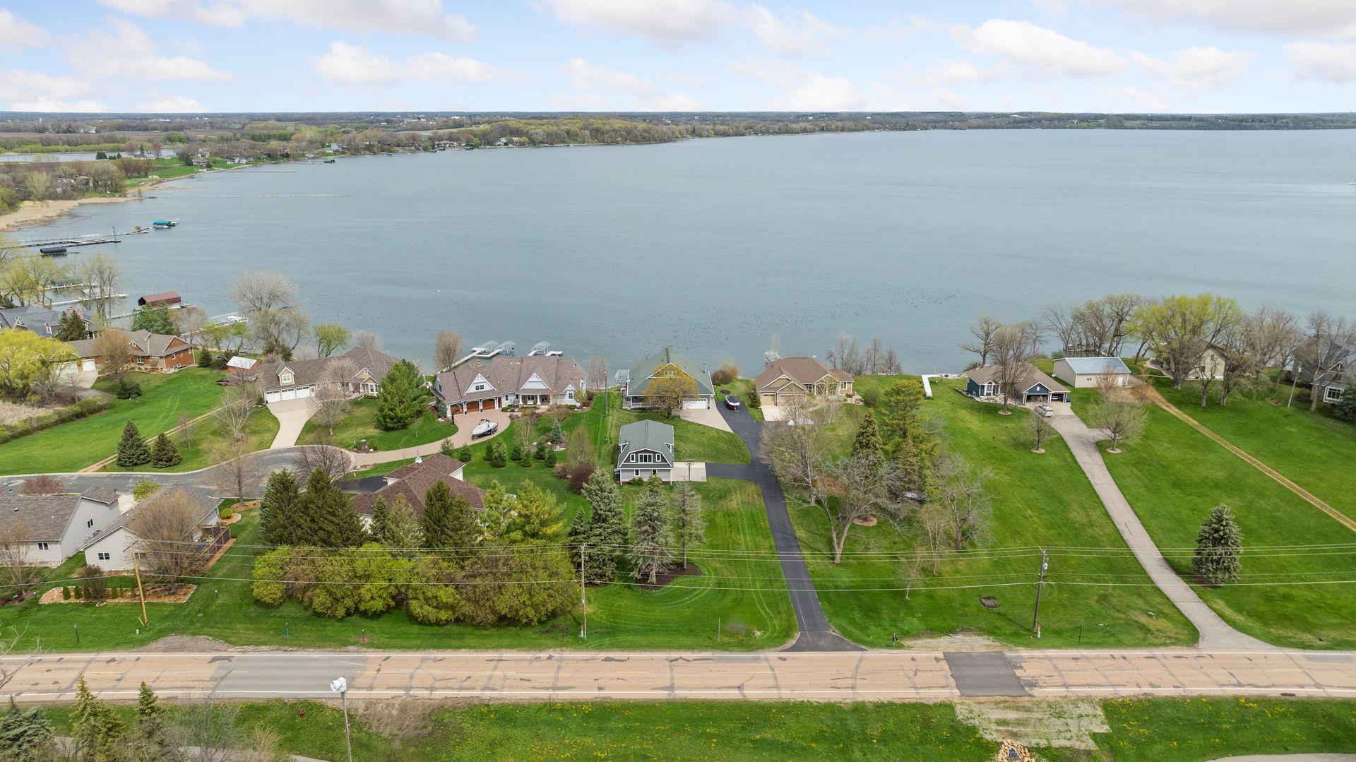 1 acre lot! Great extra parking for lake guests.