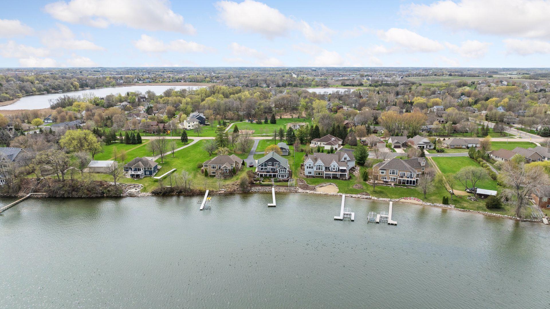 Approximately 97 feet of lakeshore! Just across the road...Sugarbush Park, walking / bike trails. So many options to entertain!