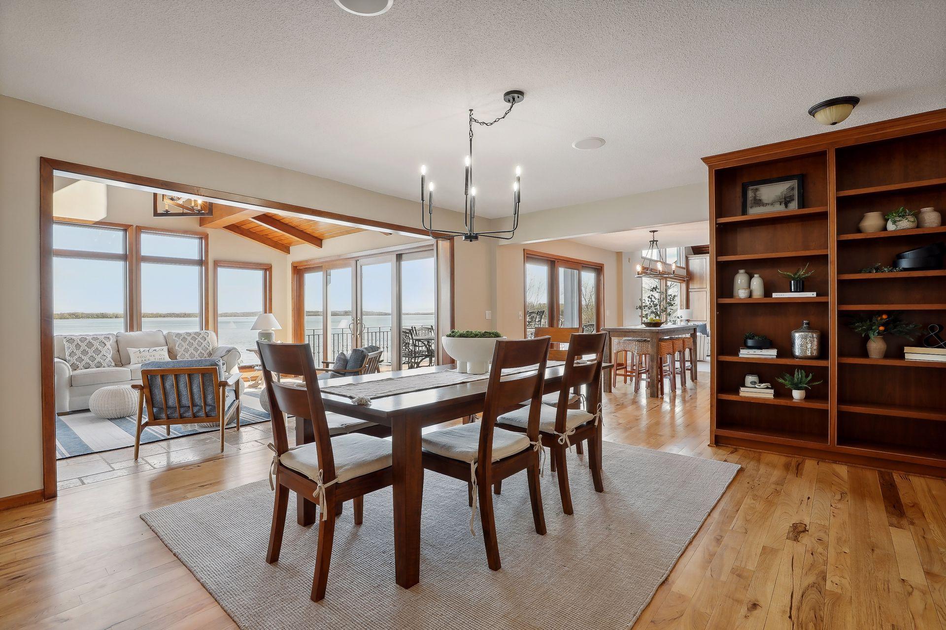 Casual and comfortable dining areas are perfect for entertaining your lake visitors!