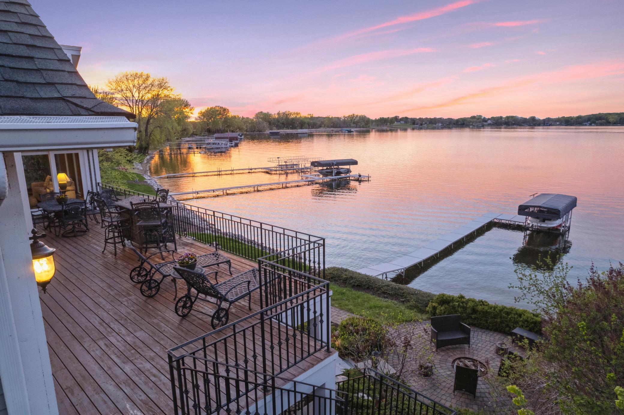 This north facing home doesn't miss out on those beautiful sunsets! Sunsets to the West, sunrises to the East. Both beautifully captured in this fabulous lake reflections. Serene views all day long!