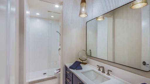 LL Suite 3/4 bath