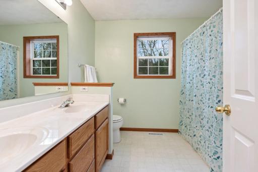 Primary bedroom's en suite full bathroom with dual vanity