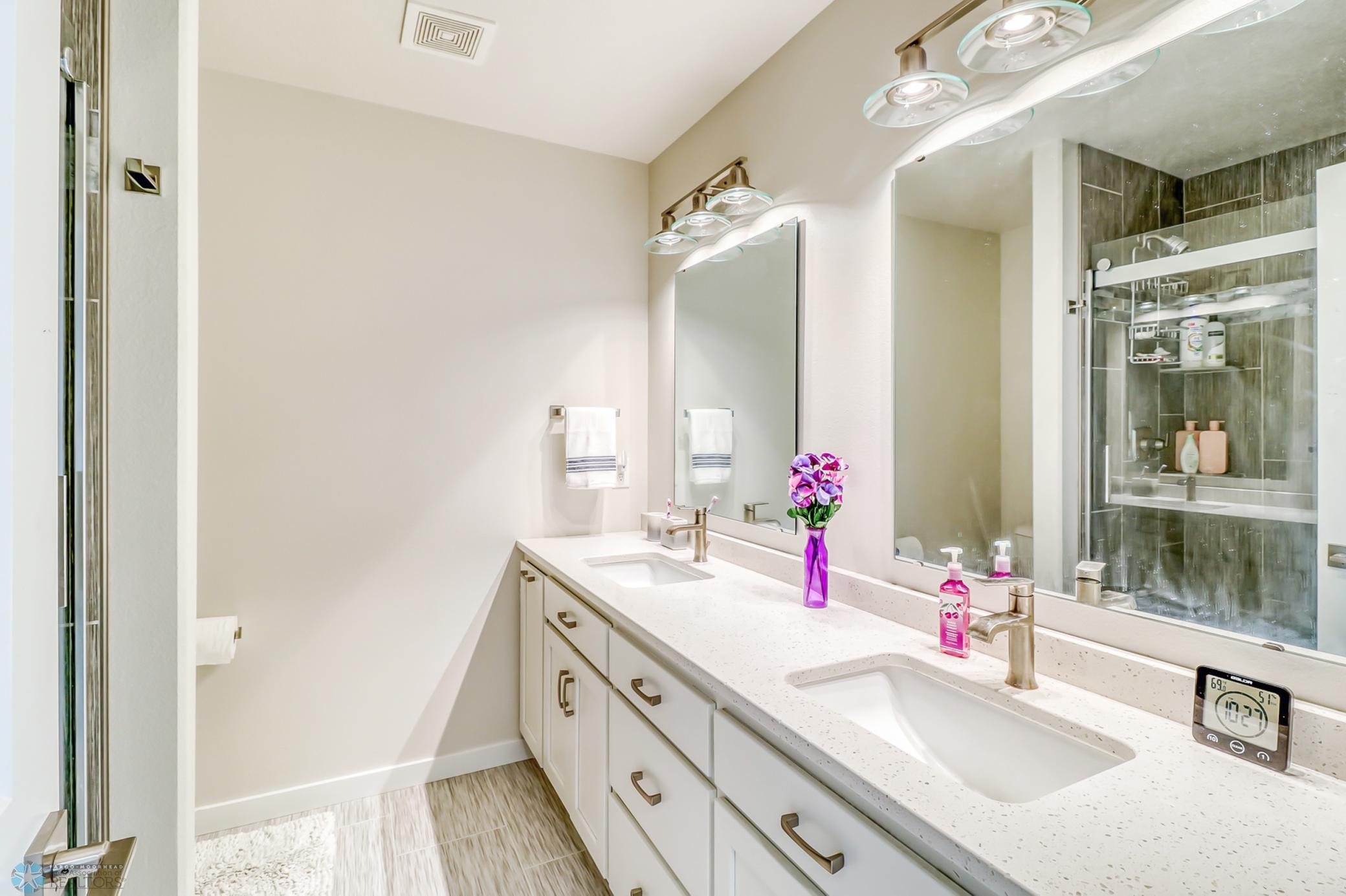 Primary Bathroom1_1.jpg