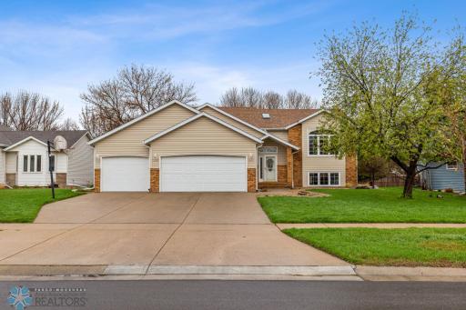 2525 32nd Street S, Fargo, ND 58103