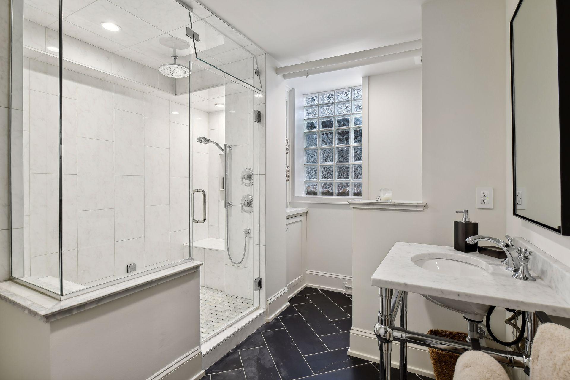 Spa-like bathroom w-steamer shower!!