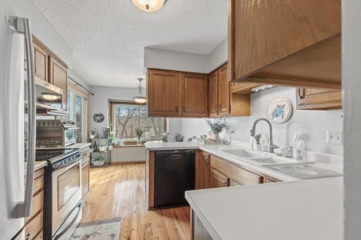 The 18' deep kitchen has plenty of cabinet and countertop space + an eat-in area.