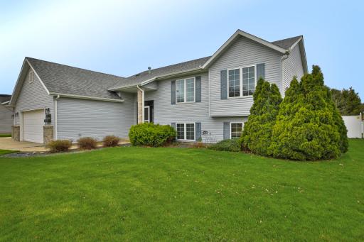 1920 Sunlight Avenue SE, Owatonna, MN 55060