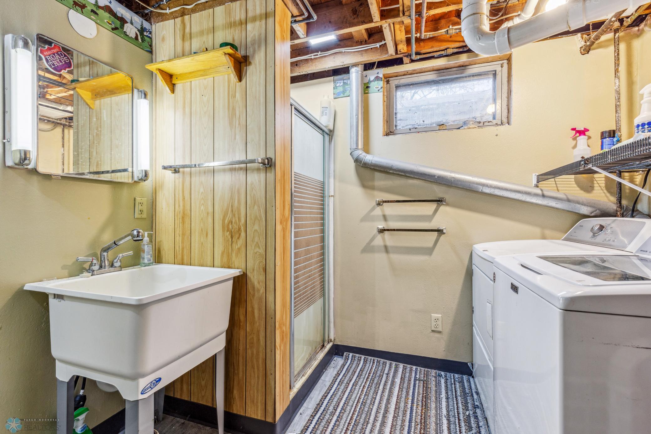 Laundry room/bathroom