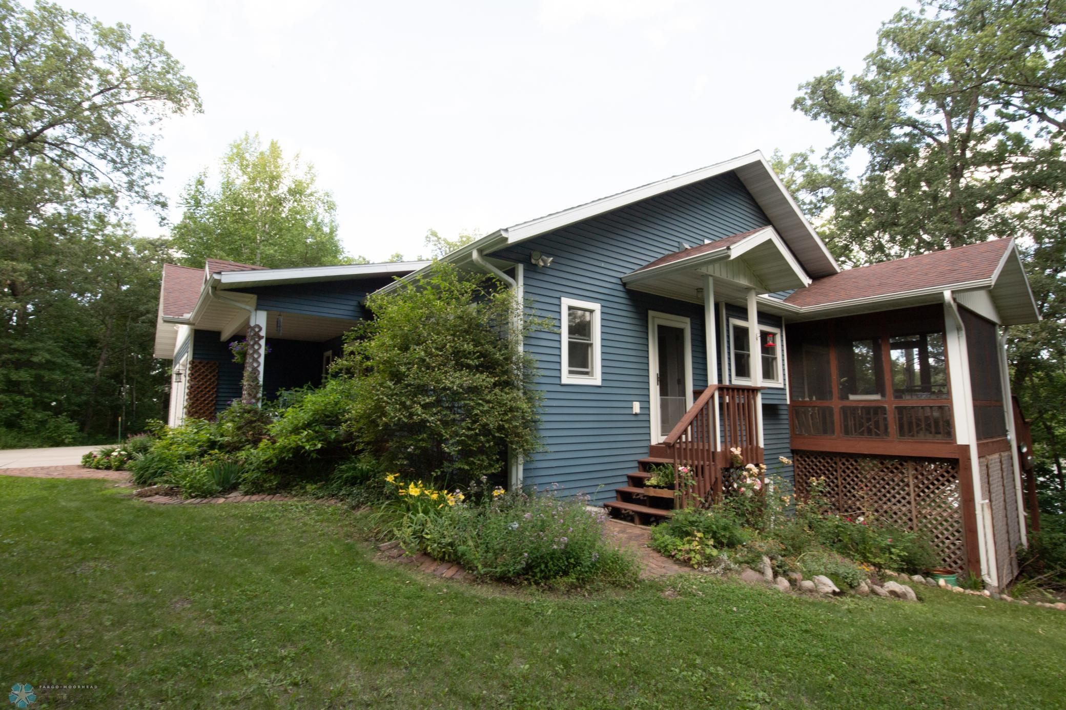 side entry//screenporch.jpg