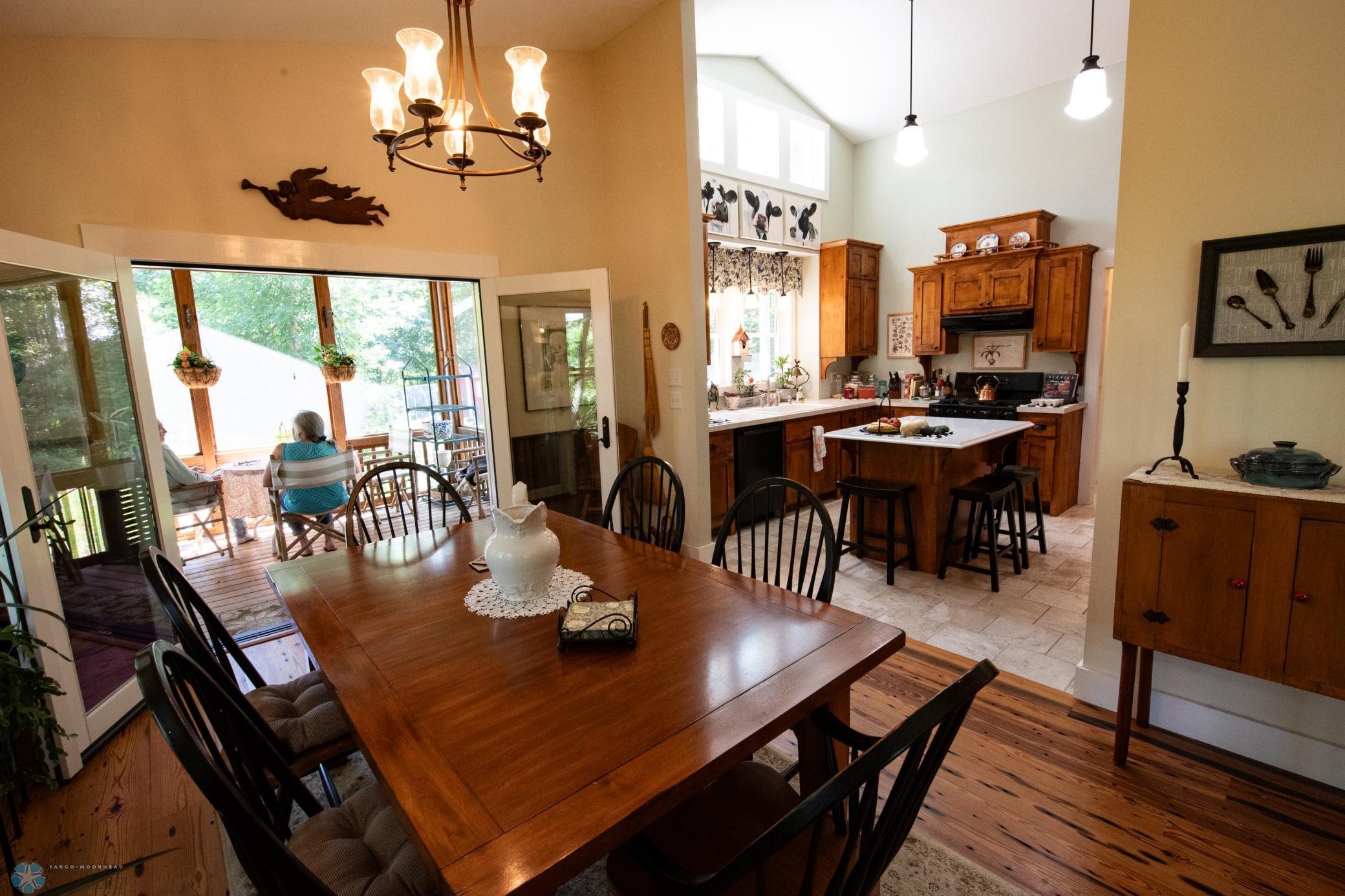 dining room to kitchen.jpg