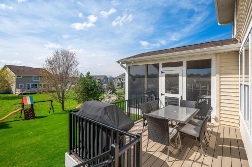 Close to Valleywood Golf Course, Lebanon Hills, and the Minnesota Zoo, offering endless opportunities for outdoor recreation and leisure activities within close proximity.