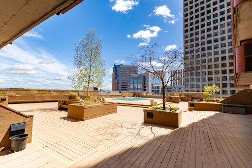 Outdoor Pool with Grilling and Seating (12th Floor)