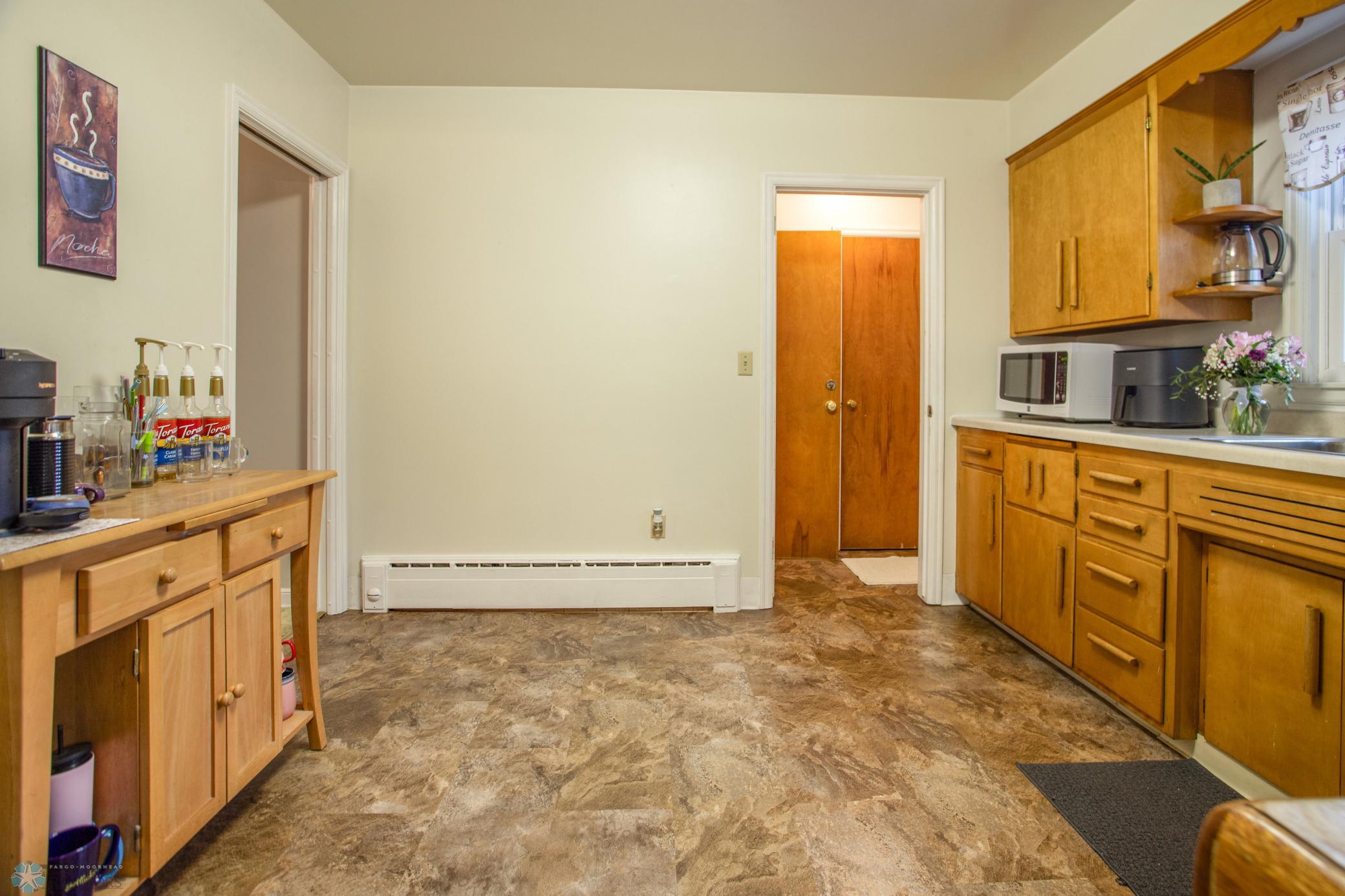 Kitchen - Space for table/chairs
