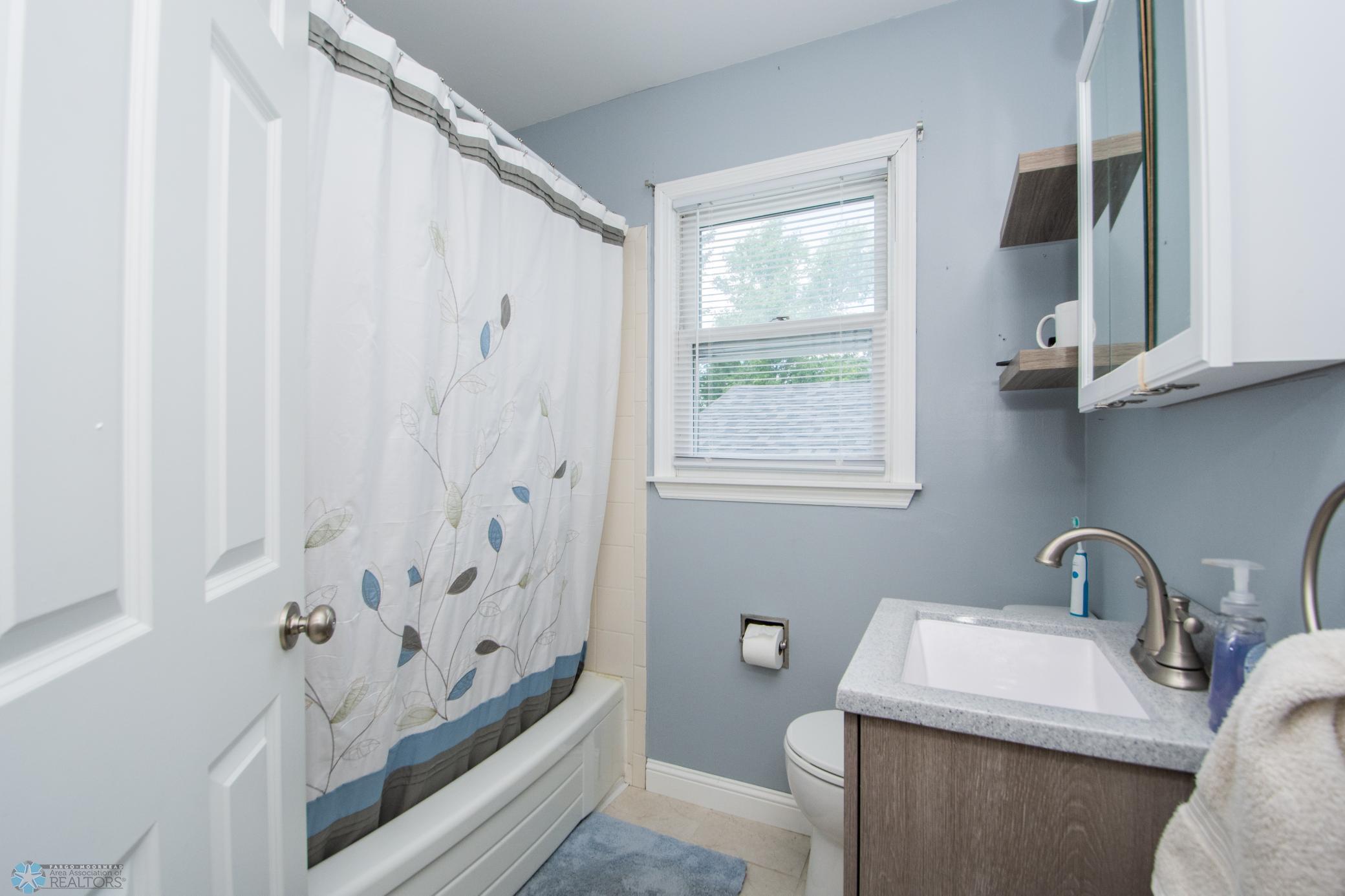 Upper Full Bath