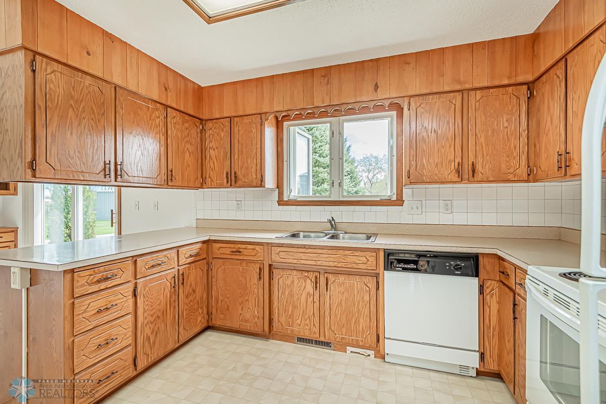 Kitchen_2.jpg
