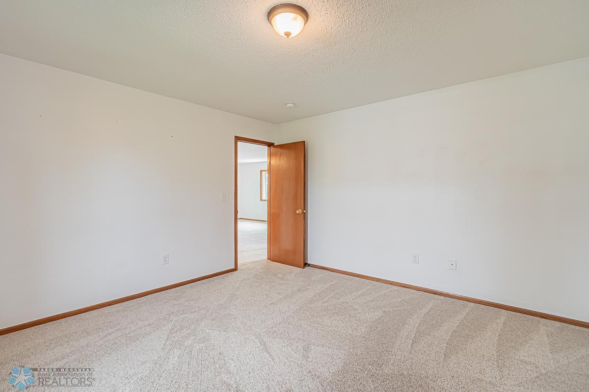 Bedroom1_3.jpg