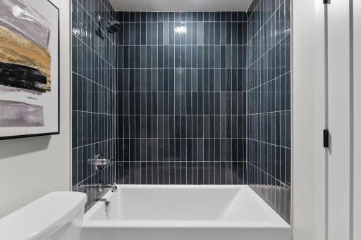 And a nod to the nearby water with this stunning subway tile surround