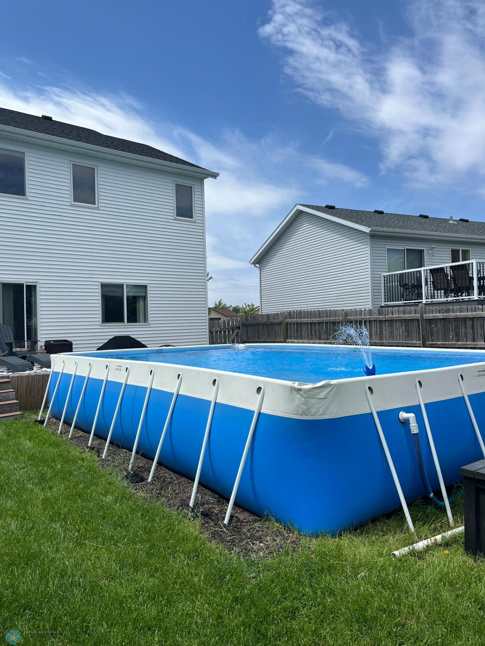 Pool w/ Sprinkler