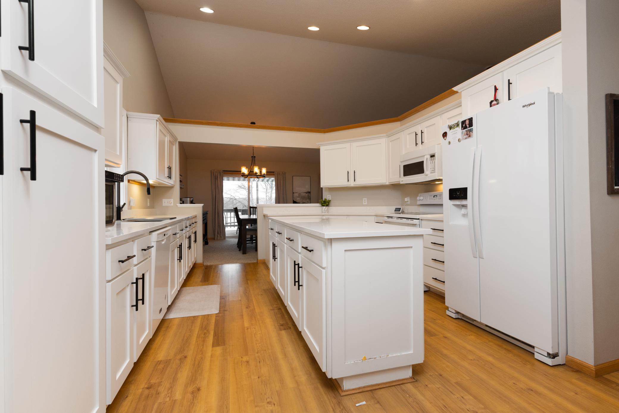 25 - Kitchen.jpg
