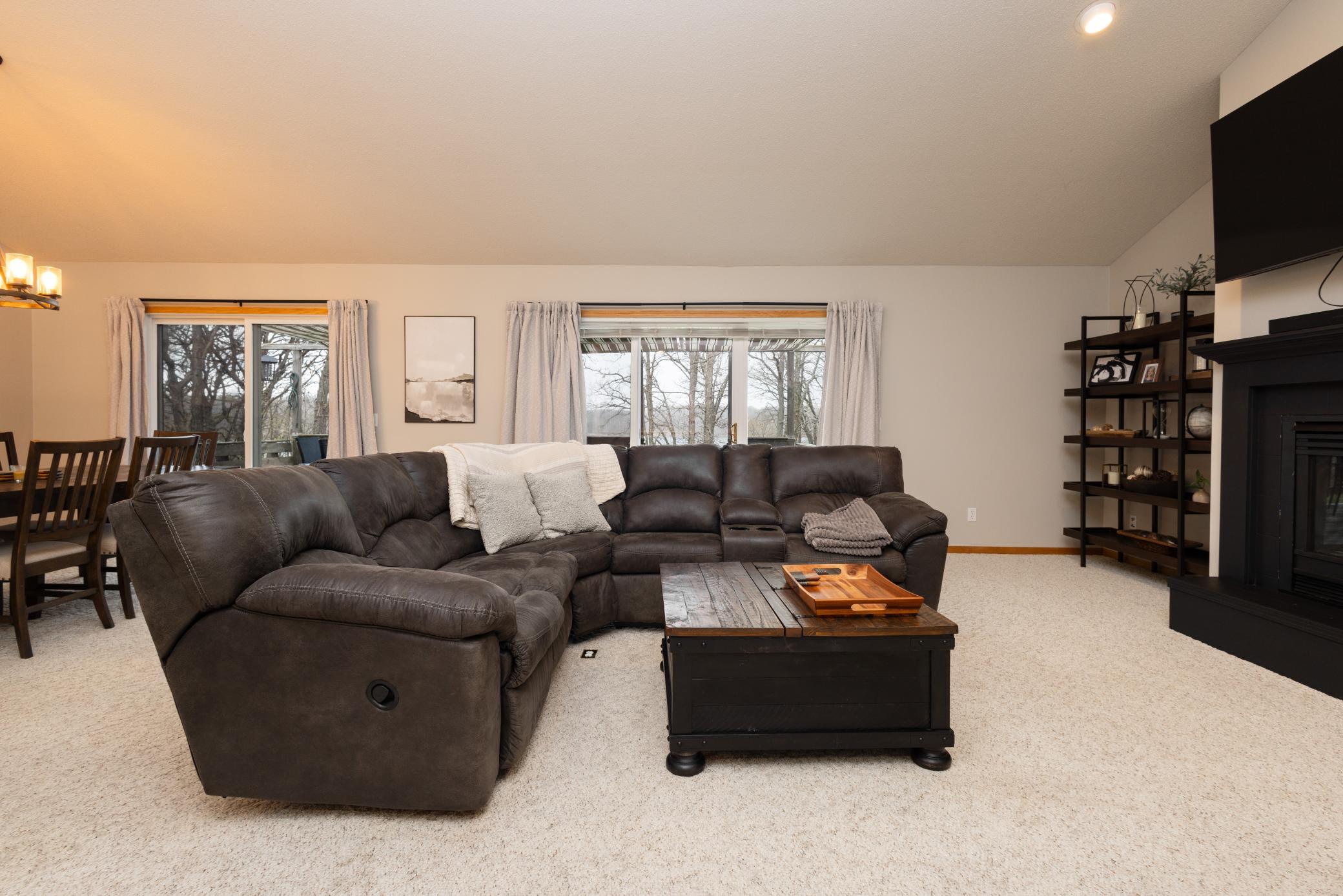 32 - Living Room.jpg